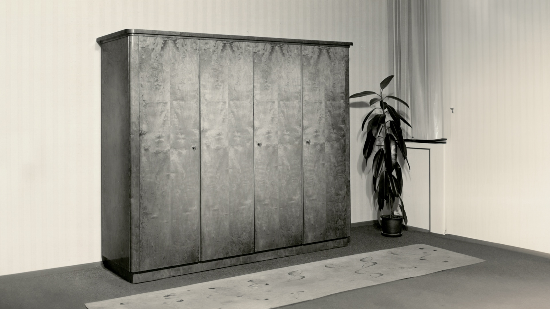 Themex Schrank von 1951